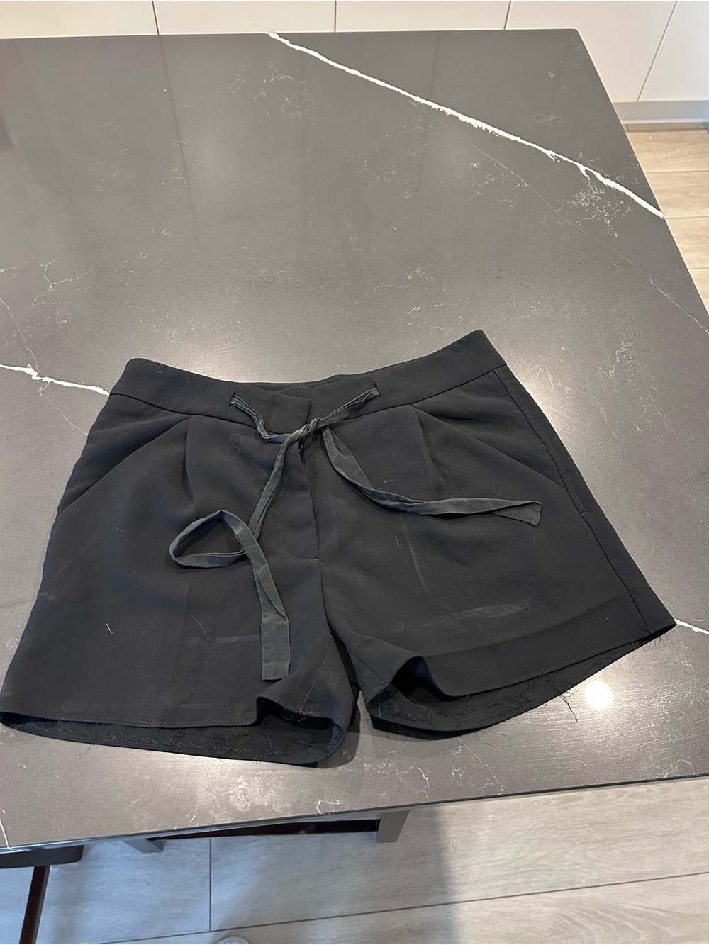 Wilfred Aritzia Black Drawstring Pull-On Shorts Minimalist Lounge Casual Shorts